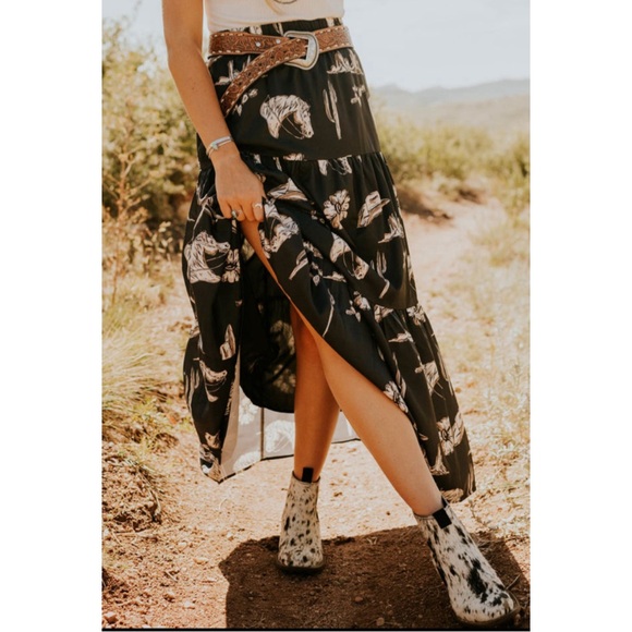 Boho Western Print Tiered Ruffled Elastic Waist Maxi Skirt - Picture 2 of 8